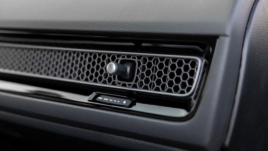 思域对比雅阁哪个更值得买,新款思域对比雅阁