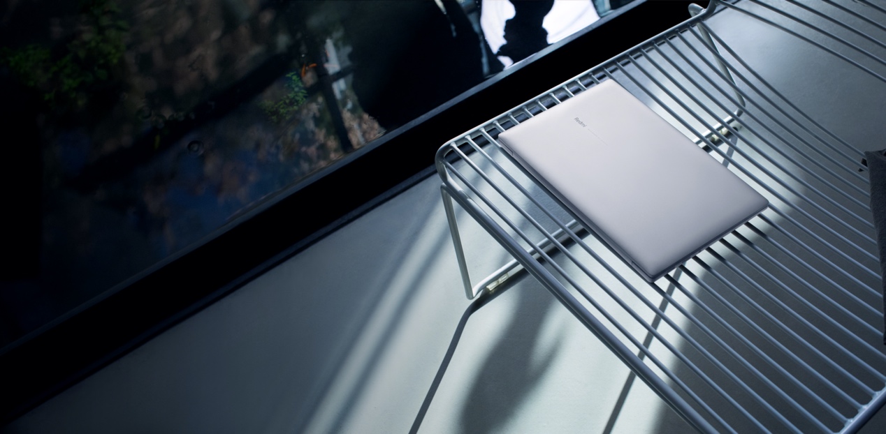 89%超高屏占比RedmiBook13缔造四窄边全面屏超轻本首发4499元起