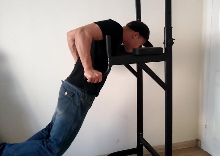 双杠臂屈伸做起来费劲咋办,双杠臂屈伸能练出来饱满的胸肌吗