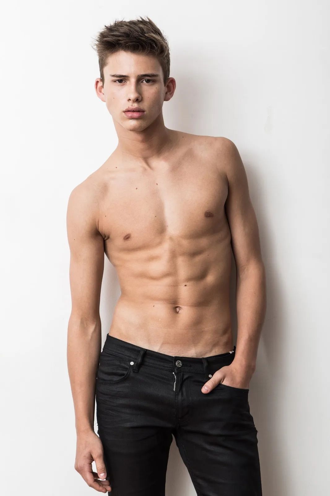 巴西小伙年轻时视频,巴西小男孩帅气