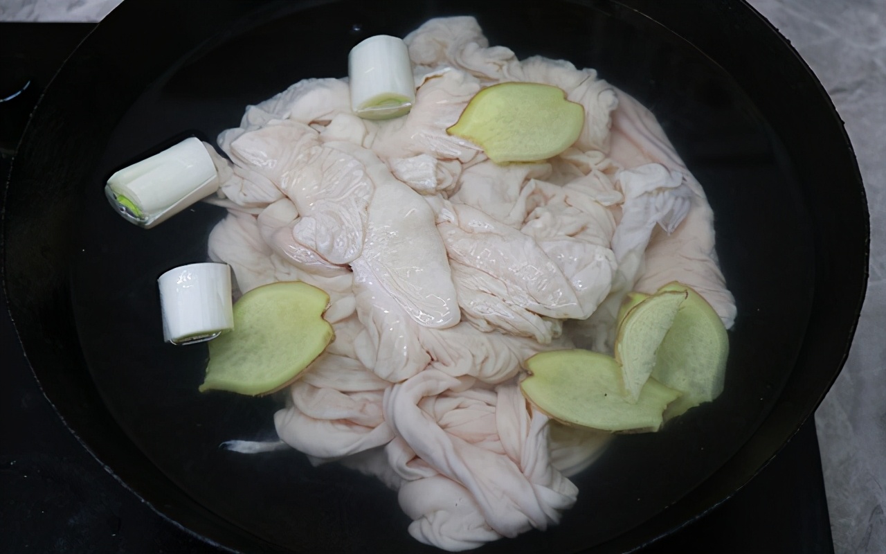 如何清洗肥肠去除爆炒肥肠臭味,肥肠清洗方法爆炒肥肠