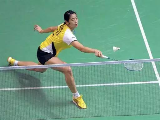 打羽毛球只需这一点点改变，就能让你技高一筹之平高球