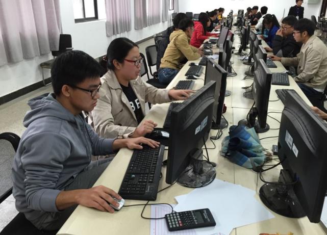 男生大专就业前景最好的专业,什么专业好就业适合男生大专