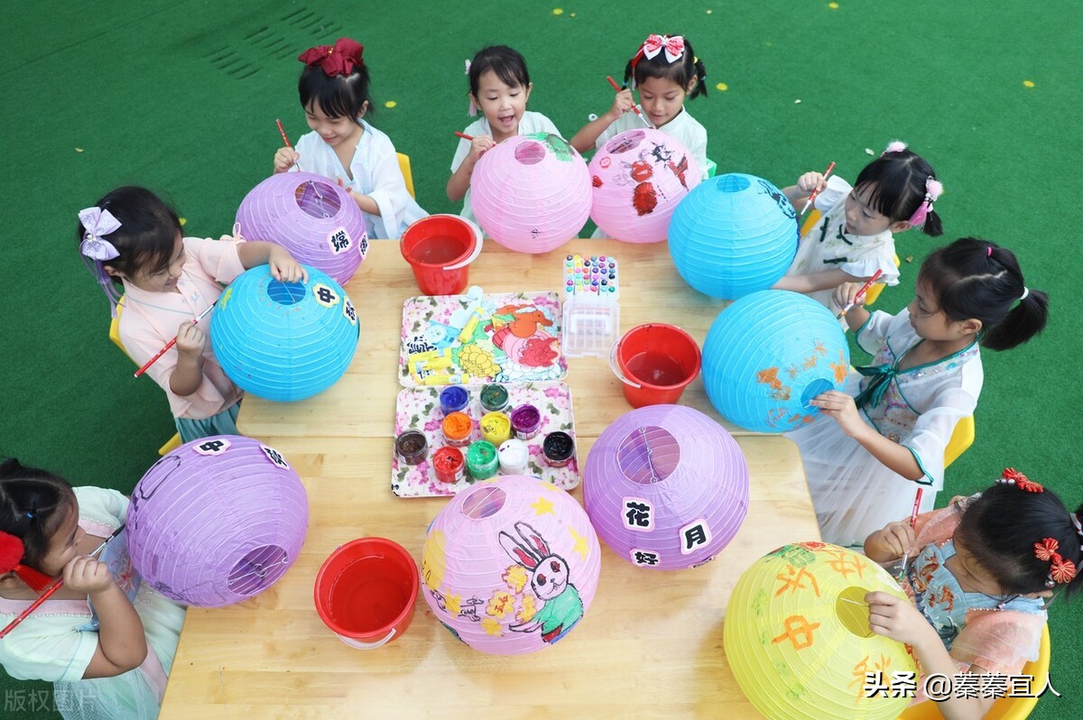 小孩死活不上幼儿园怎么办,孩子天天哭闹死活不愿意去幼儿园