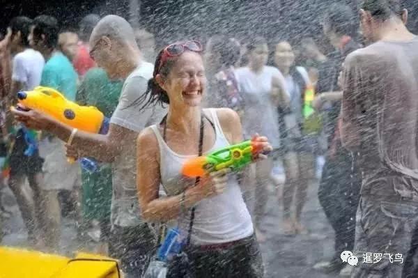 2019年泰国泼水节时间,泰国泼水节狂欢现场视频