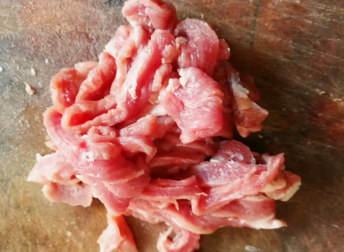 不管炒肉片还是肉丝，牢牢记住炒前多做2步，炒好后又嫩又滑又香