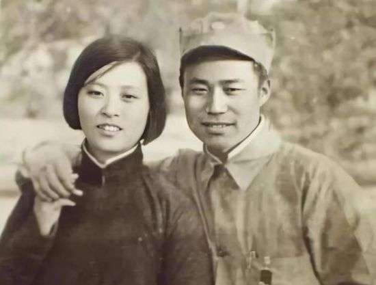 《亮剑》中李云龙原型是,亮剑里李云龙的死因