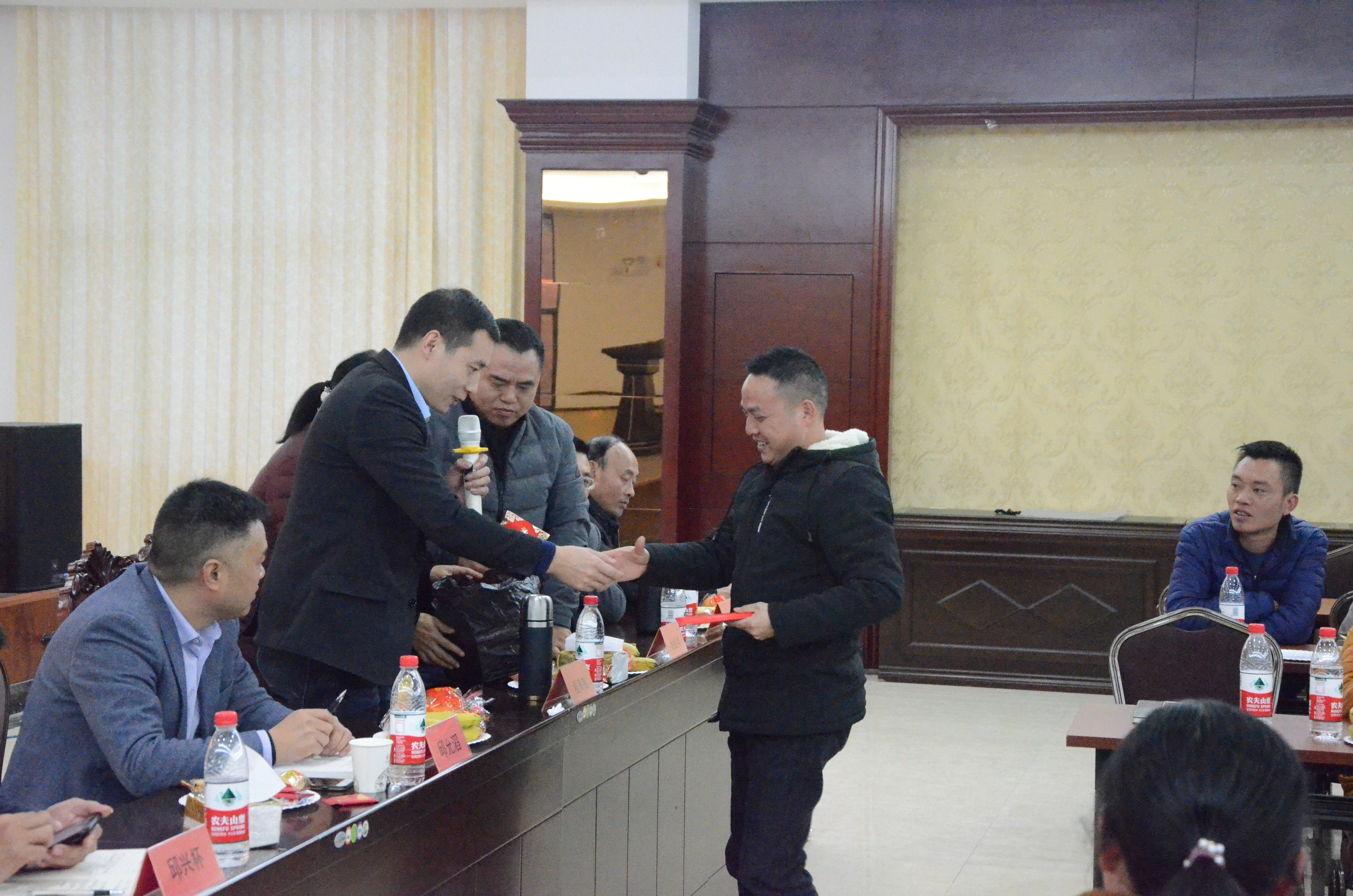 回顾过去展望未来年会横版20分钟,回顾过去展望未来年会上怎么说