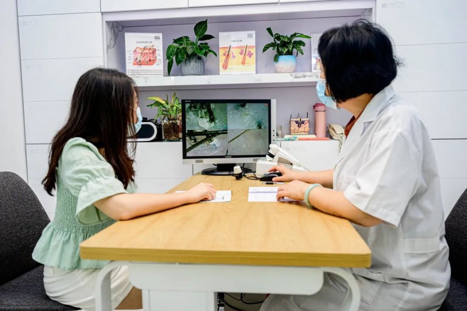 叹头部SPA！拒做人间“油”物，解锁防秃养发小妙招