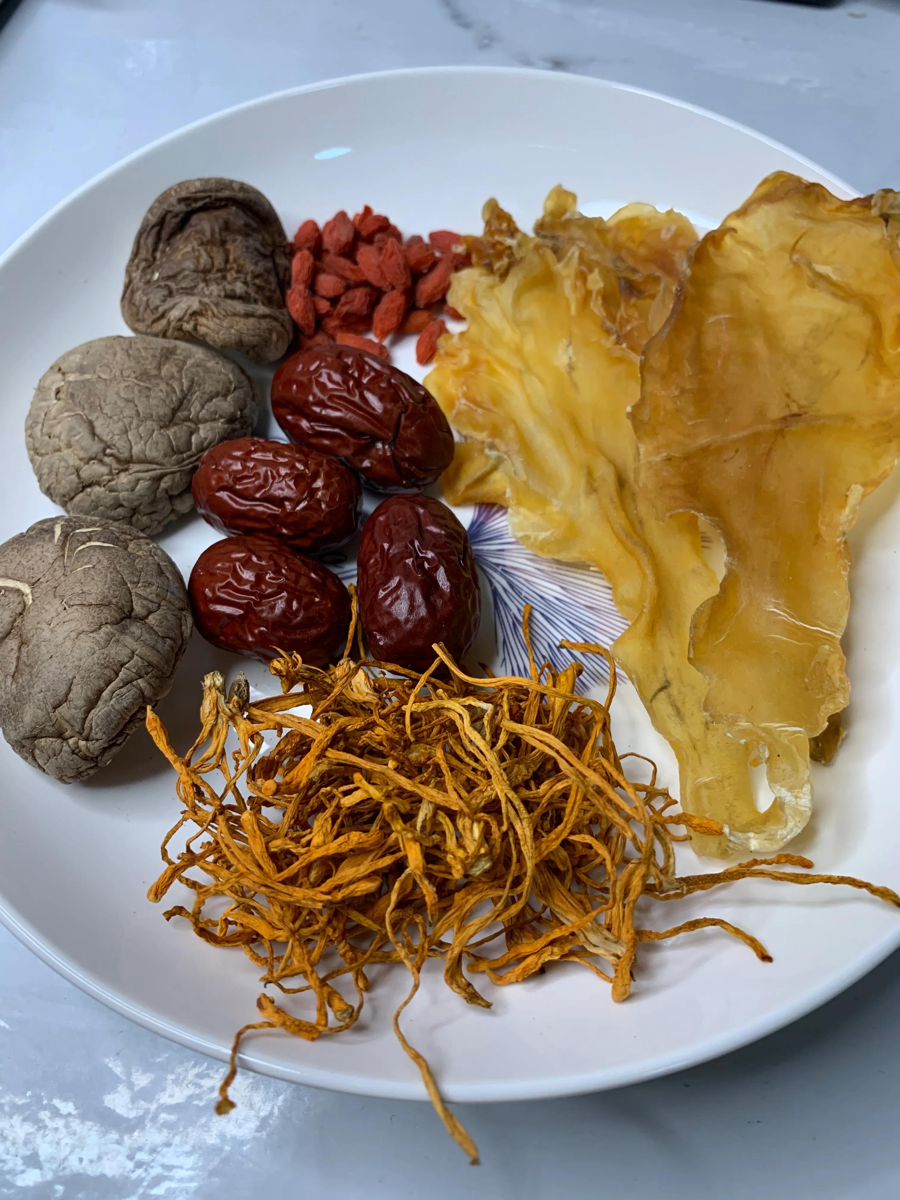 女士补气血最好喝什么汤,补气血养生男女都可以喝的汤