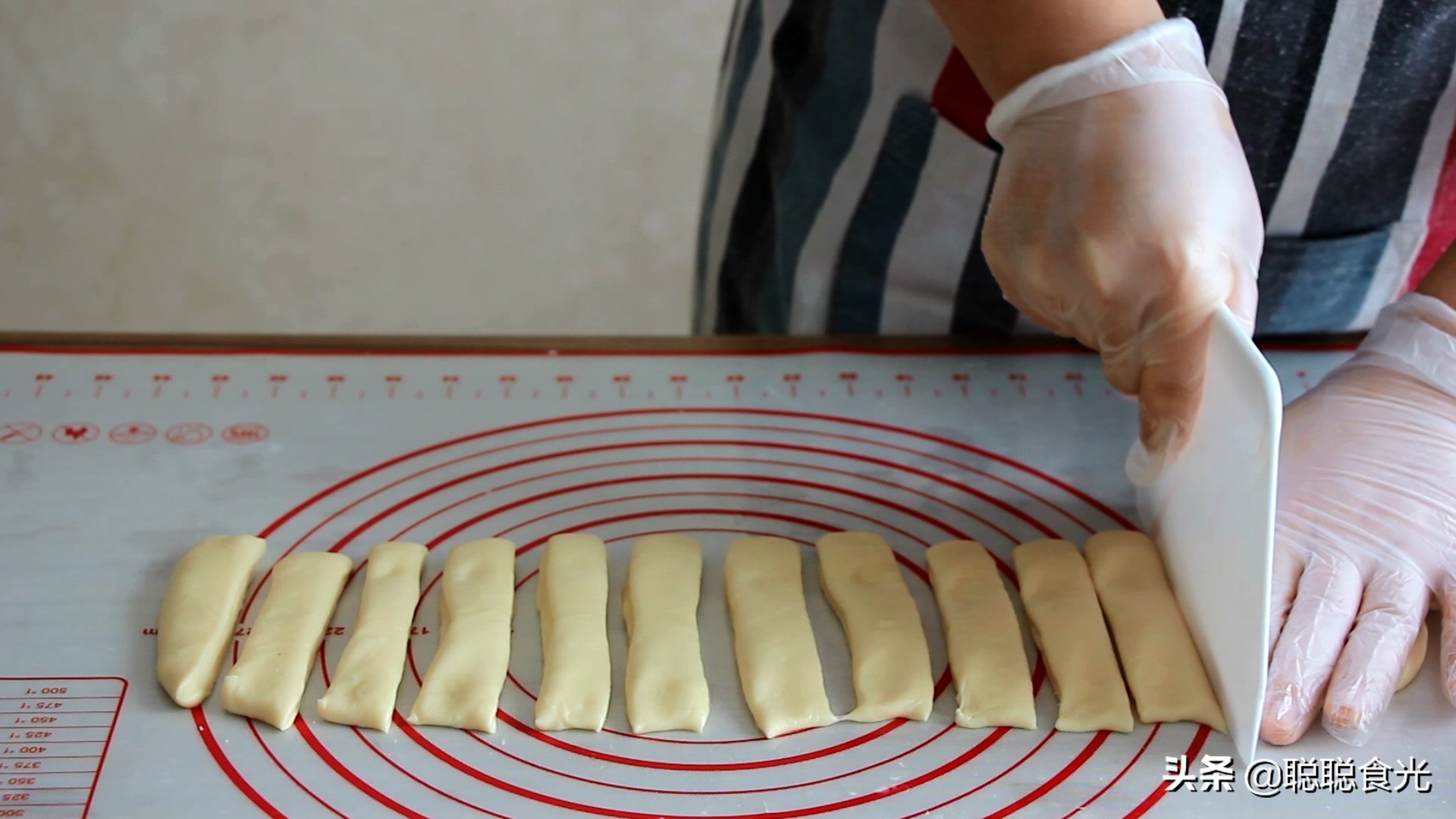 油条怎么炸没有酵母粉,炸油条什么面粉炸出来最酥脆蓬松