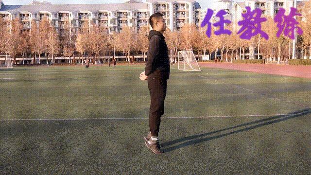 足球绕杆中考标准动作视频示范,中考体育足球绕杆技巧及训练方法