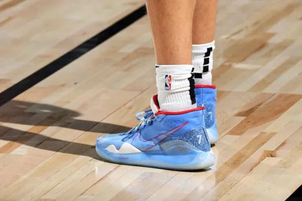 nba球员詹姆斯球鞋上脚,nba球星上脚球鞋詹姆斯18