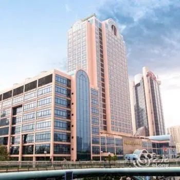 静安繁华市中心酒店人均¥125起！脆皮炸乳鸽、香酥鸭令人疯狂