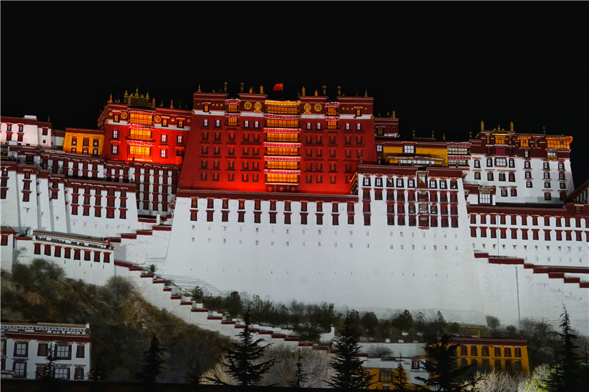 西藏布达拉宫攻略自由行,情侣藏服写真拉萨布达拉宫