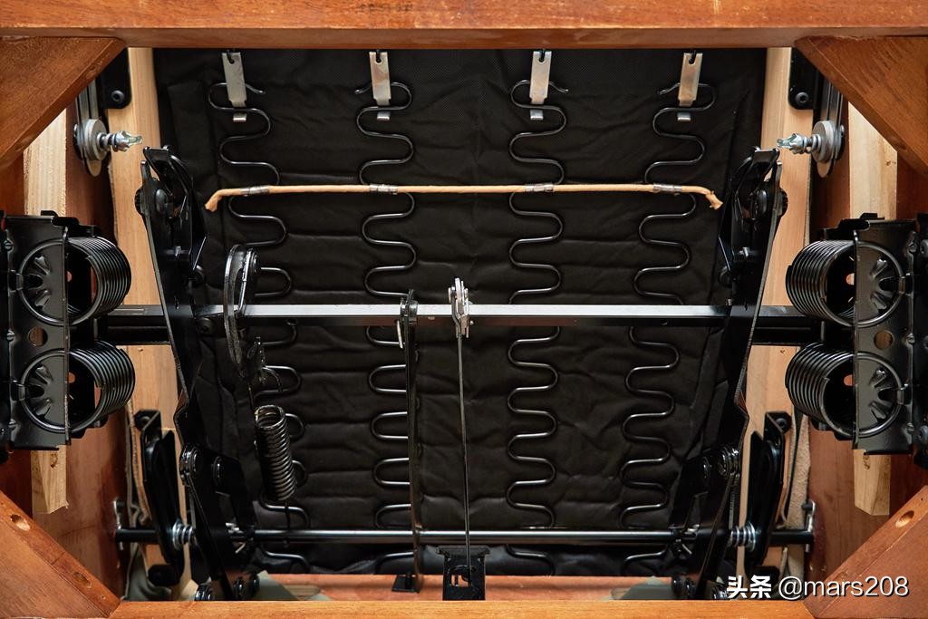 躺平也要舒适惬意，LAZBOY乐至宝功能单椅给你家中的小确幸