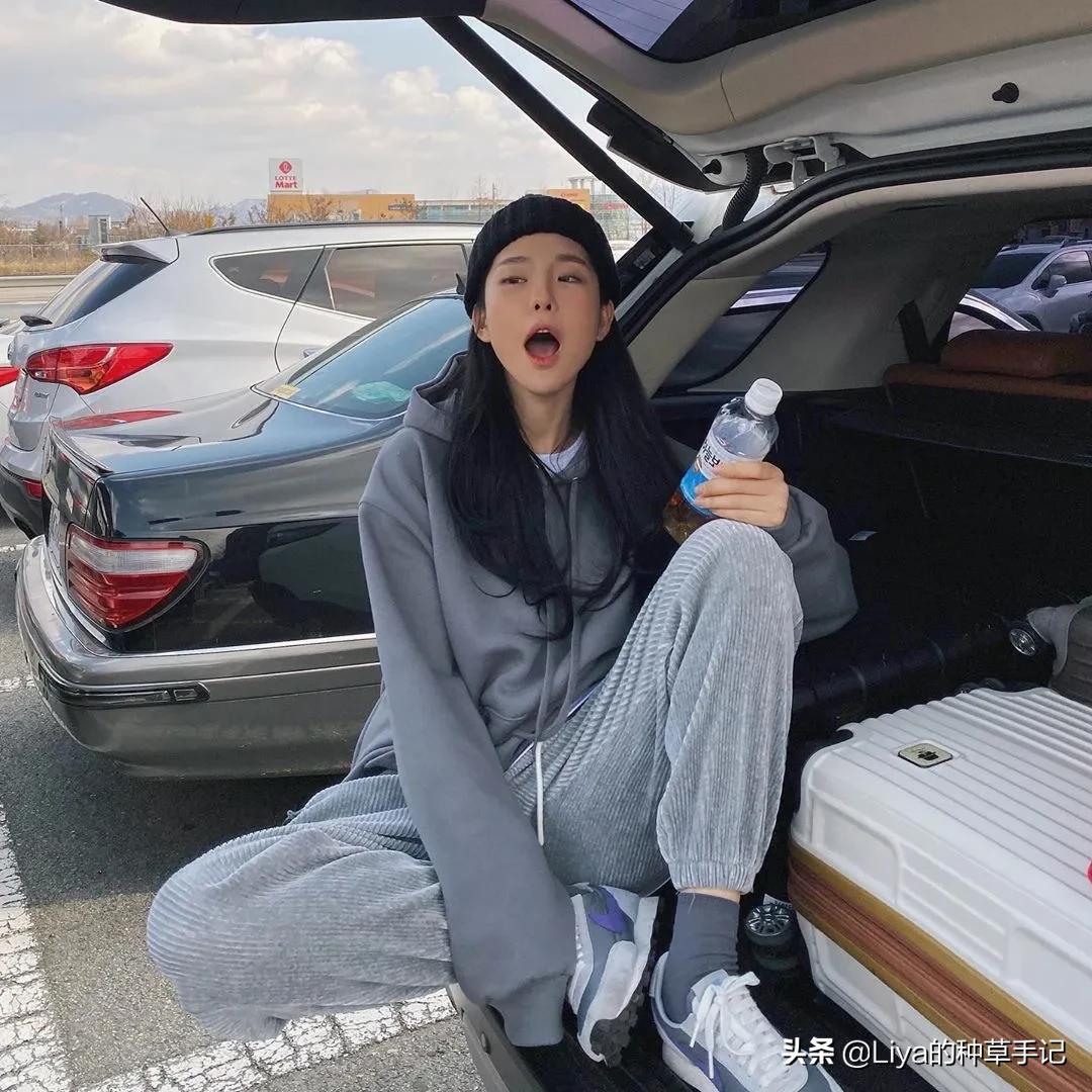 穿错卫衣显胖,宽松卫衣怎么搭配帆布鞋