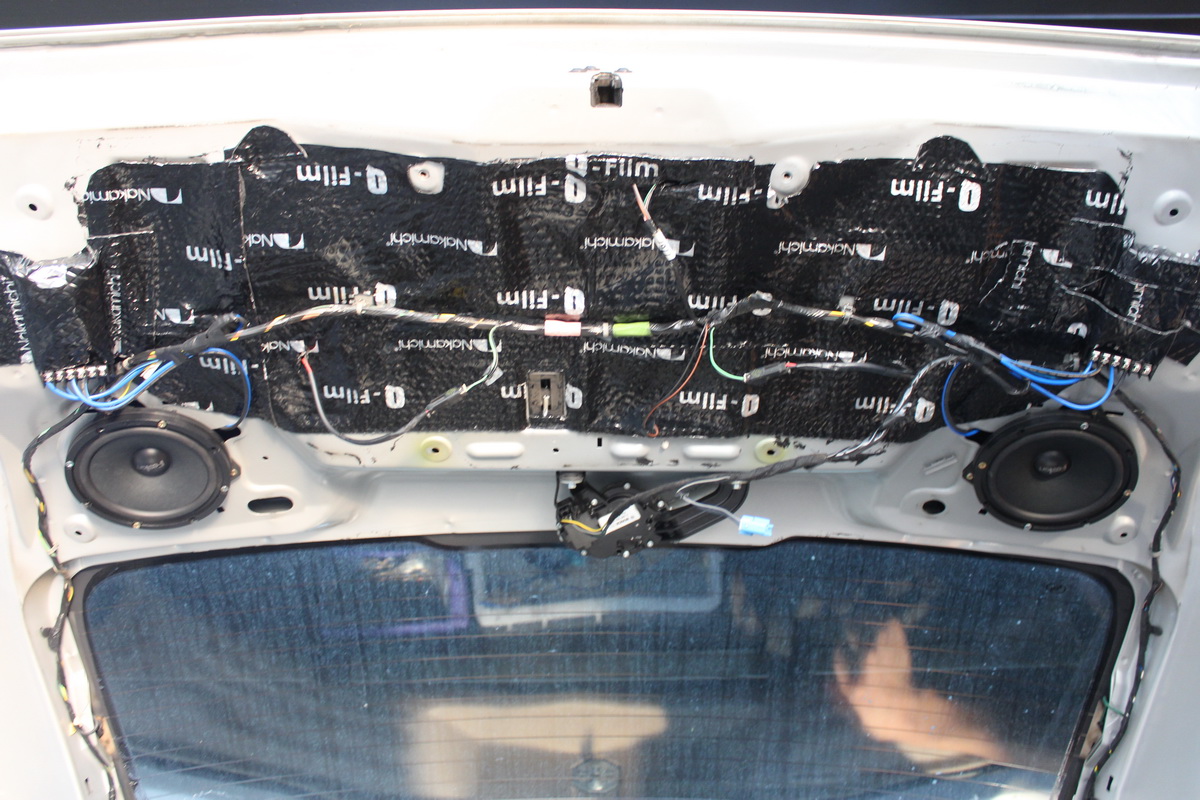 改一改别克GL8汽车音响的一些毛病：大屏小，音质差，噪音大