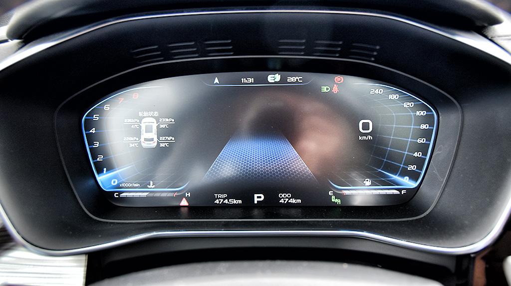 同级别杀伤力太强实拍吉利博越pro,吉利博越pro的爬坡能力