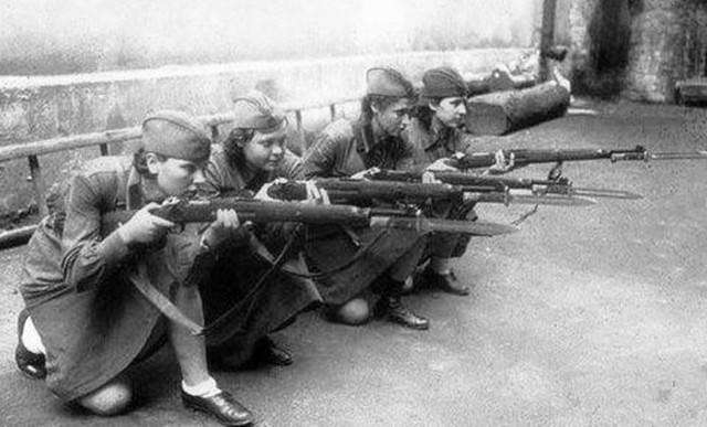 二战苏联女兵悲惨的命运,二战有多少苏联女兵上战场
