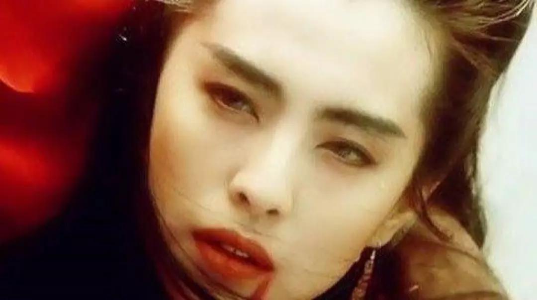 影视剧里吐血用的血是什么,影视剧被剑刺中腹部会吐血吗