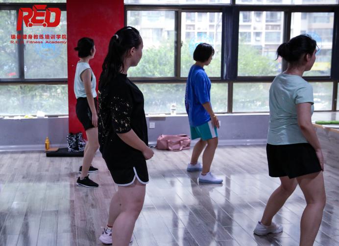 西安哪个健身学校靠谱,西安哪里可以学健身教练