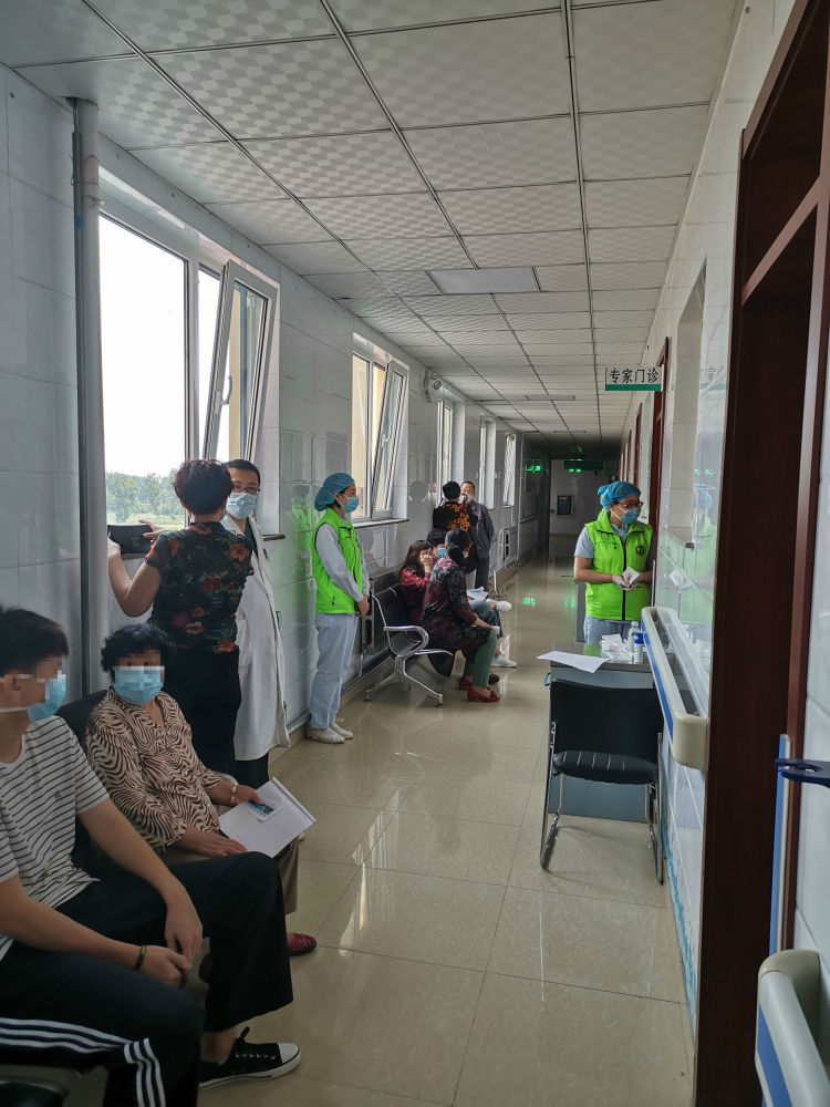 专家进即墨村镇，百名居民看上名医！提醒：专家每月来两次，需提前预约