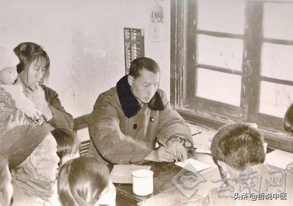云南一个小县城有位悬壶济世的老中医，医术高明，看病却分文不取