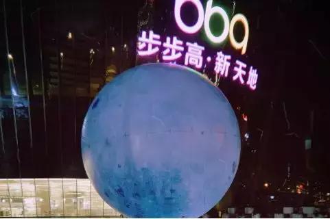 太壕了！10000现金大奖、2折抢爆品、5折吃美食，这家商场要爆