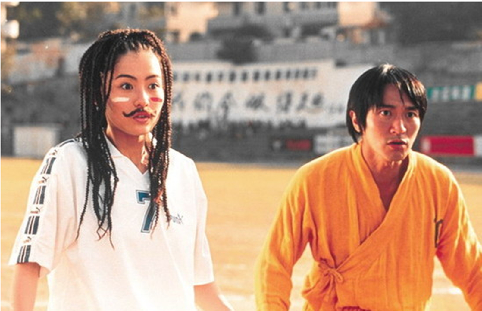 周星驰与赵薇合作了几次,周星驰安慰赵薇剧情