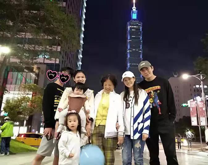 伊能静的坎坷情史:亲手葬送23年感情,离婚后嫁秦昊收获幸福