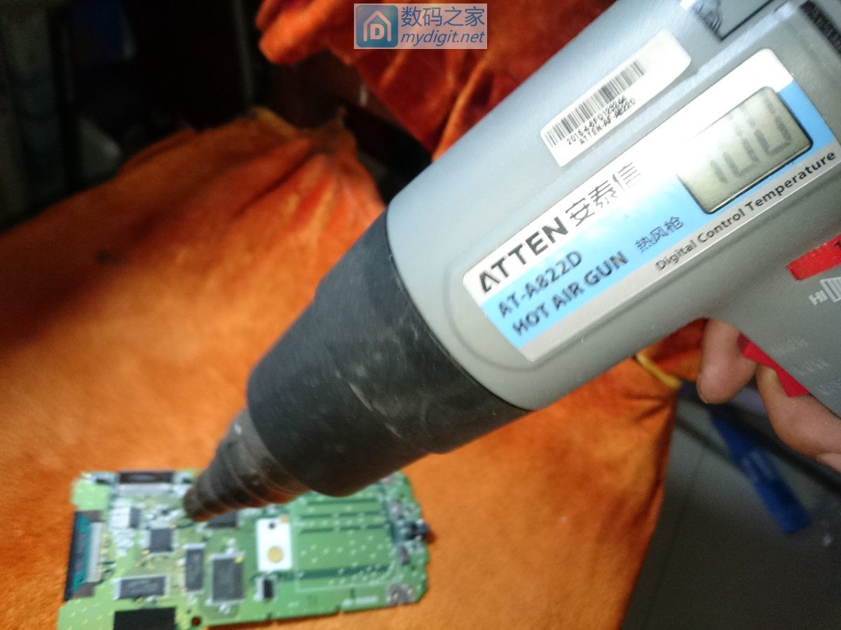 技术大佬秀操作！德州仪器TI-89图形计算器拆机维修及CPU超频