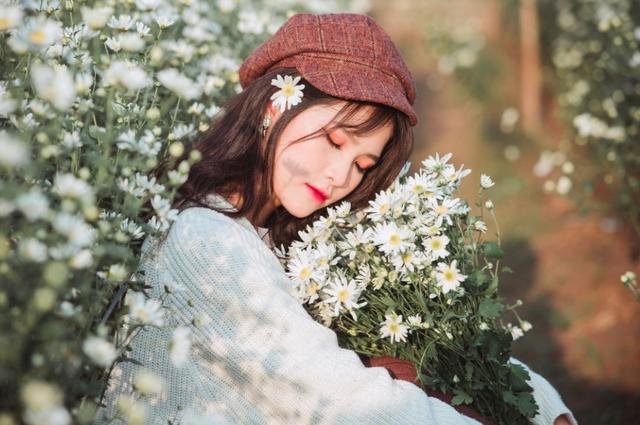 “脖子上的草莓印都不是一个人的”妻子一场同学聚会，毁了婚姻