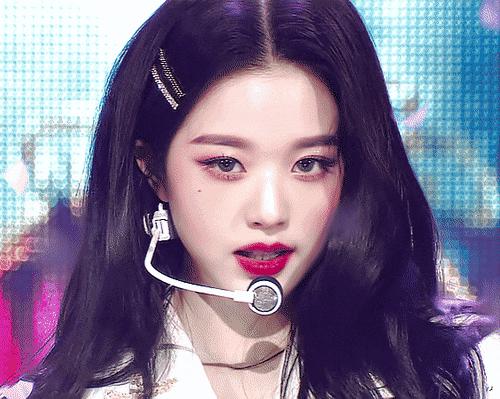 南韩“纯欲天花板”！16岁の新晋腿精！这个妹妹绝了