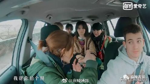 老公夜会嫩模转1万,小S却一个包背10年,这婚姻好不好她不知道?