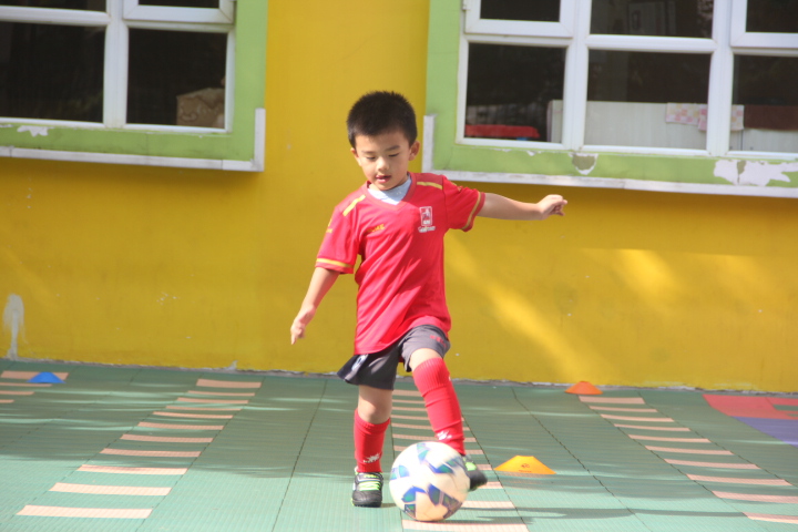 足球归来！爱可贝幼儿园迎来新学期首堂足球课