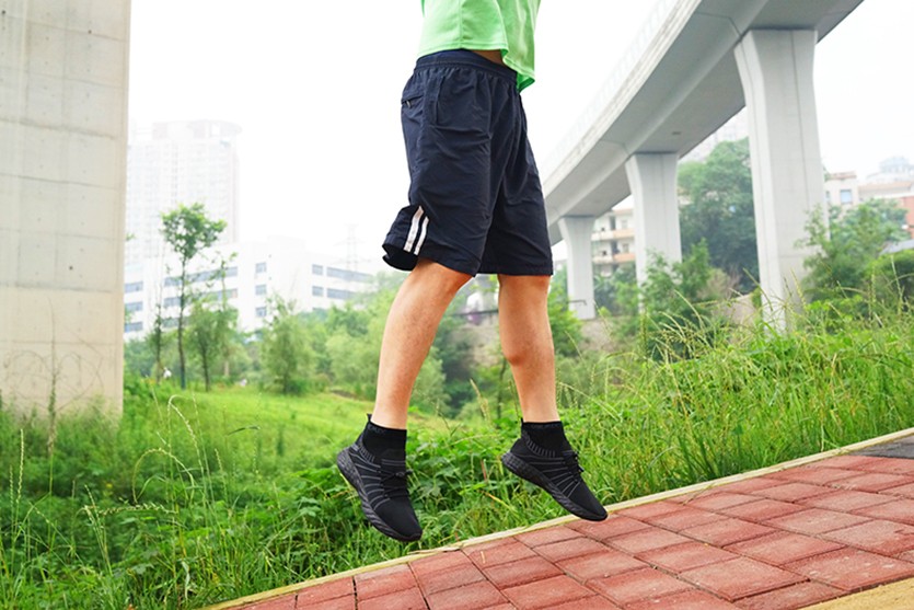 不怕脏，不怕水，还很轻！OneMix小黑鞋评测