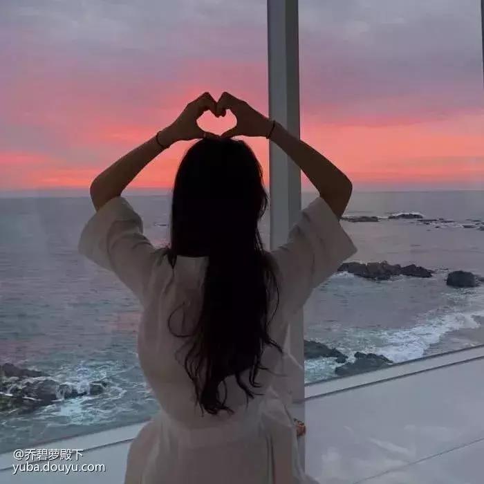 一露成名乔碧萝：她掀开了网红直播的最后一层遮羞布