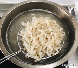 电饭锅肉皮冻家常做法,用电饭锅做肉皮冻的家常做法