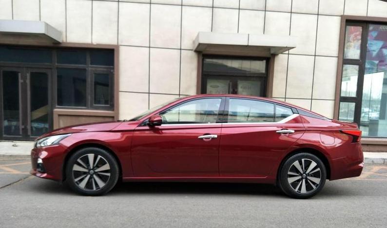 开完日产天籁，再换到马自达阿特兹上，老司机：差距真不一般！