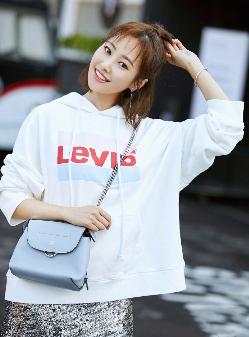 李纯穿衣绿色西装,李纯紧身短裤怎么搭配