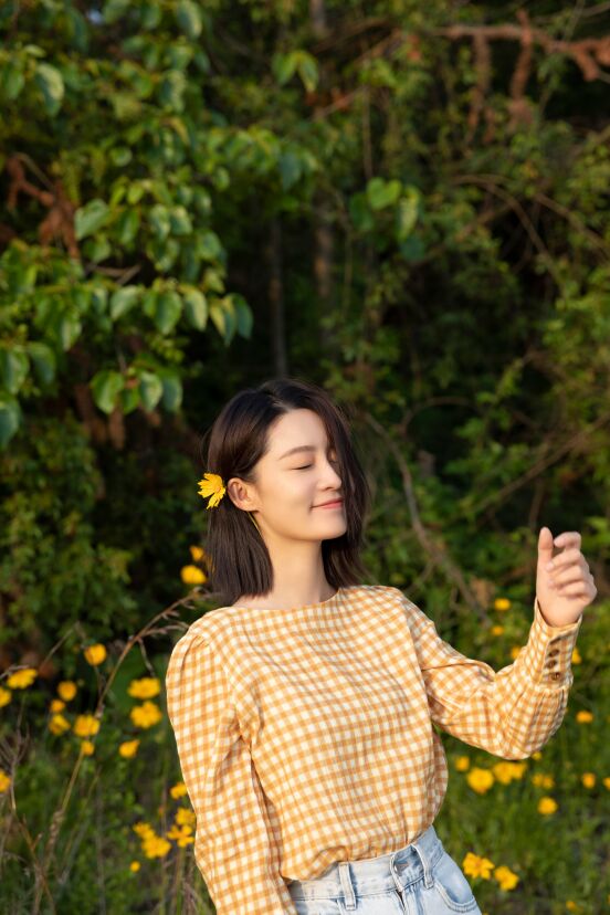 李沁同款毛衣搭配图,李沁粉色少女穿搭