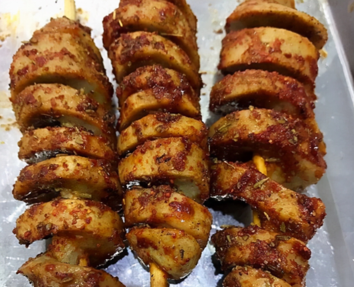 山东美女17岁摆摊卖烤面筋，年赚10多万，6年后依然貌美如花