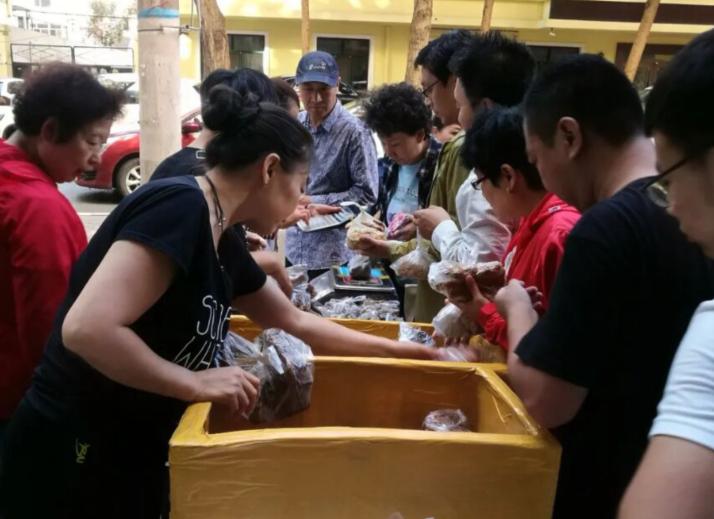 哈尔滨小媳妇卖熏酱肉20多年，200斤3小时卖光，节假日休息