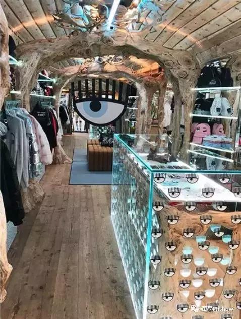 从法律系学生到宇宙时尚博主，Chiara做了些什么？