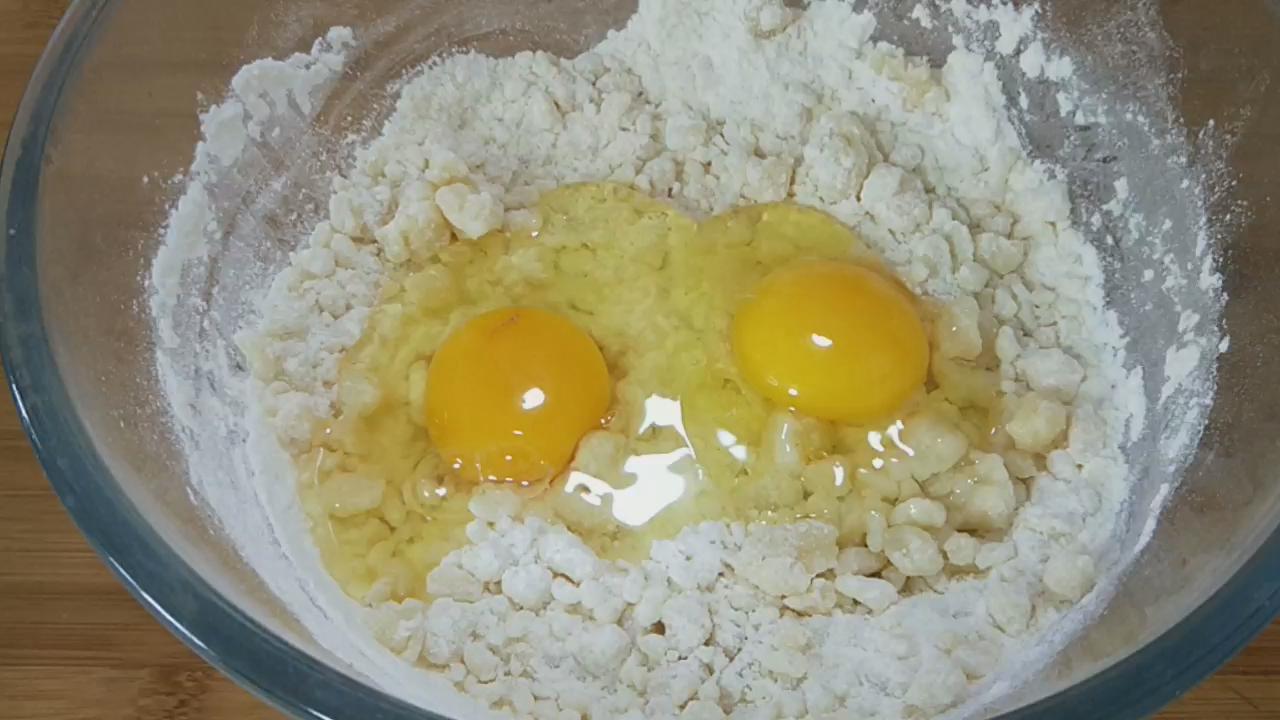 面粉里加鸡蛋怎么做饼,鸡蛋面粉饼怎么做松软好吃