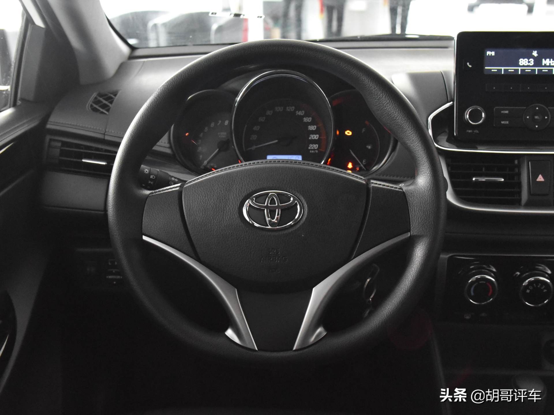 除了飞度,它也是合资实惠小车,带你看丰田YARiSL致炫