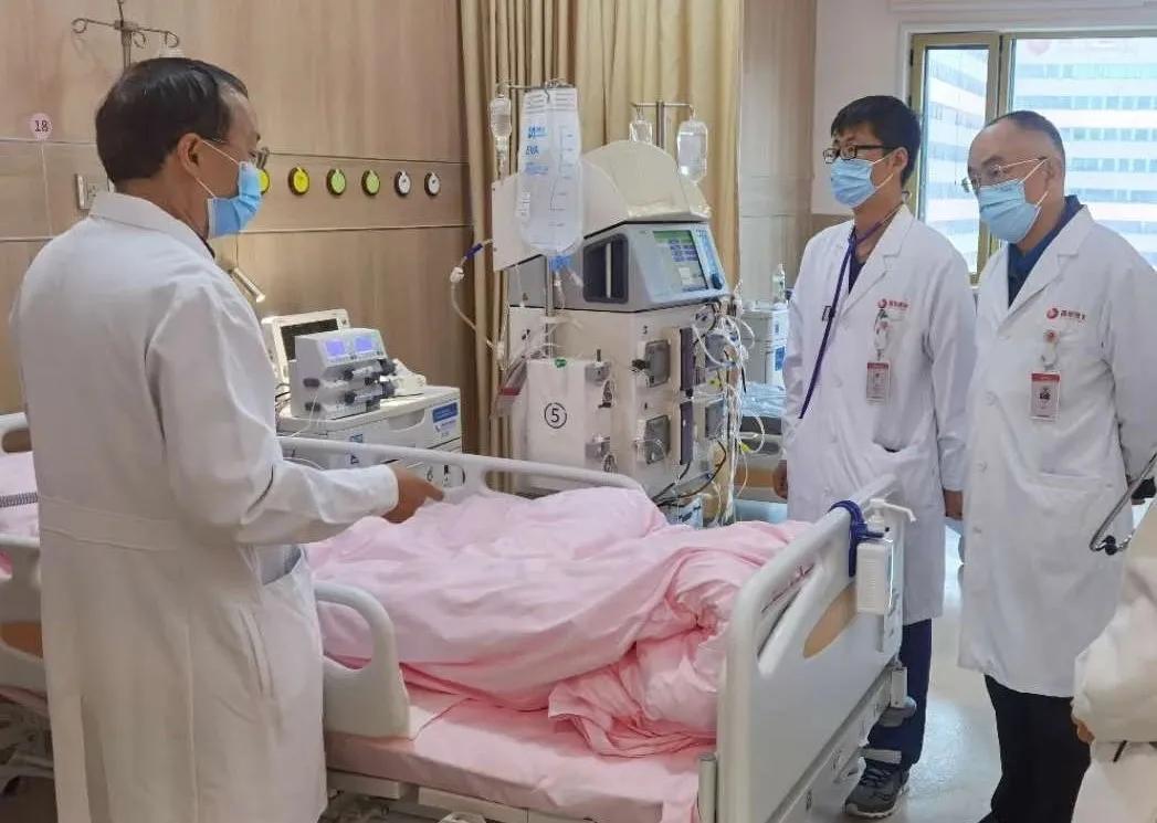 72小时紧急救治！西安64岁危重出血热患者闯过生死关