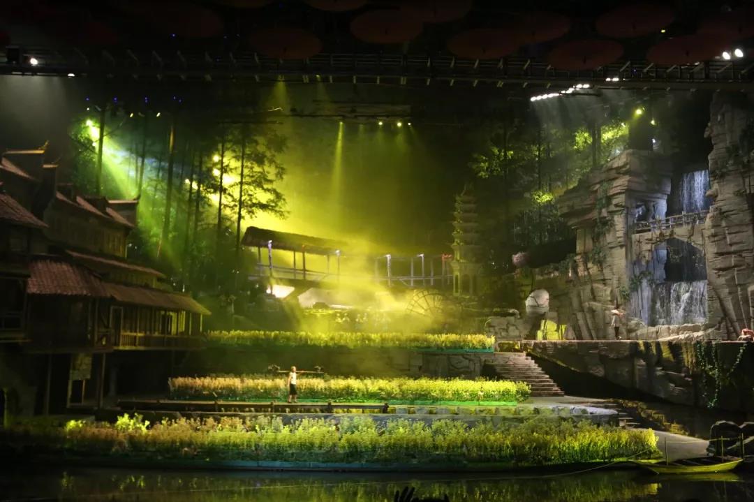 去凤凰古城有必要看演出吗,凤凰古城过度商业化