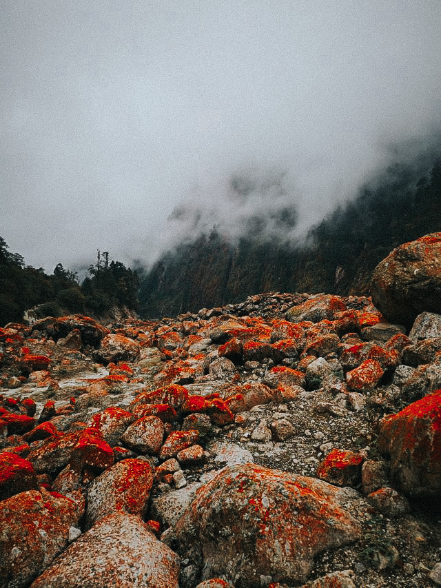 燕子沟红石滩景观,燕子沟景区攻略